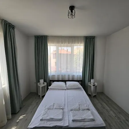 естрела Szálloda Ravda